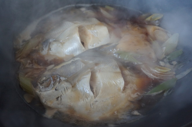 不用煎烤炸也可以做出美味的鯧魚(yú)的做法-家常味燒菜譜