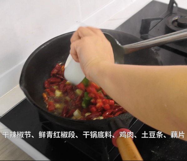 干鍋雞怎樣做才能又香又入味，這個方法收的做法-麻辣味炸菜譜