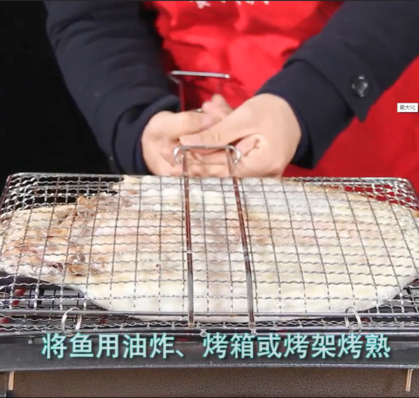 萬州烤魚三大步：“先腌后烤再燉”！的做法-香辣味烤菜譜