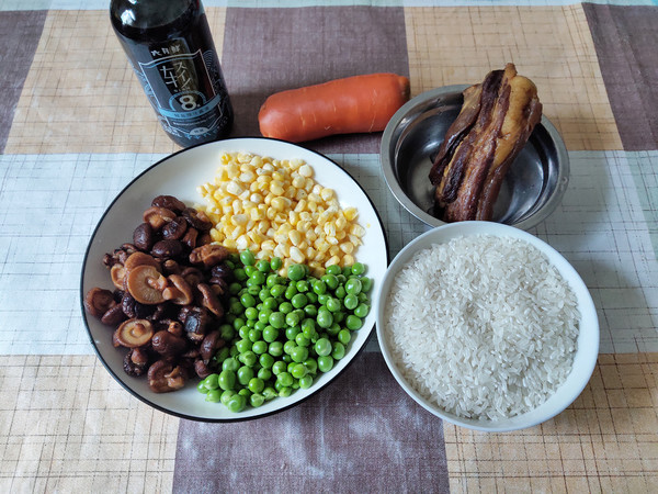 電飯煲臘肉燜飯的做法-其它口味煮菜譜-易網(wǎng)<a href=http://www.aoa7937.com/ target=_blank class=infotextkey>健康養(yǎng)生</a>網(wǎng) 電飯煲臘肉燜飯的做法-其它口味煮菜譜