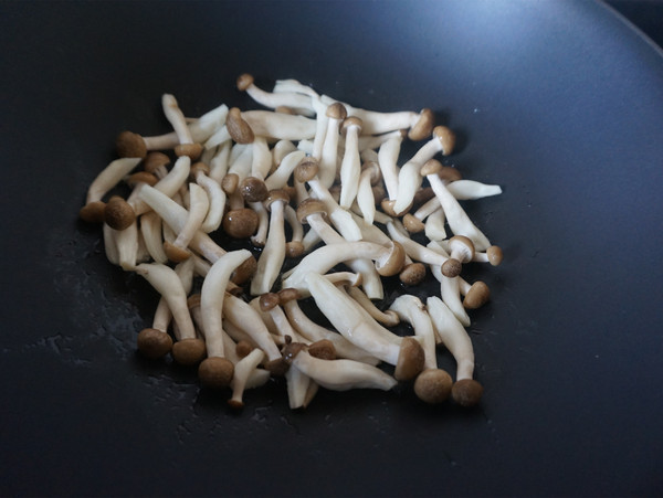 蟹味菇炒雞蛋的做法-家常味炒菜譜