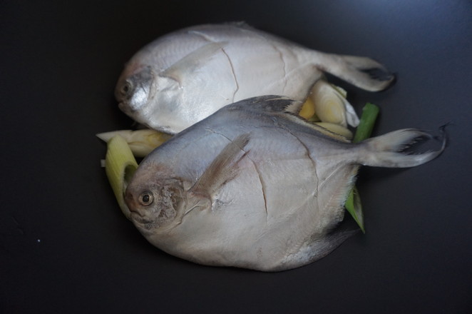 不用煎烤炸也可以做出美味的鯧魚(yú)的做法-家常味燒菜譜
