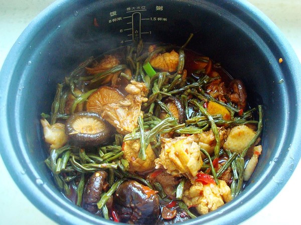干豇豆香菇燒土雞的做法-香辣味燒菜譜-易網健康養生網 干豇豆香菇燒土雞的做法-香辣味燒菜譜