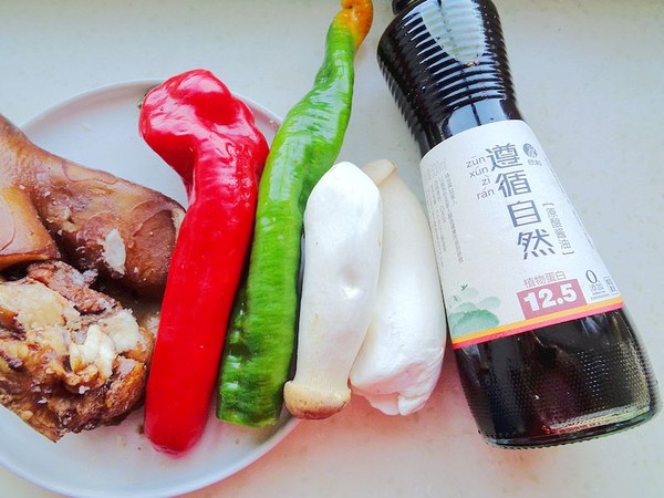 杏鮑菇炒豬耳朵的做法-家常味炒菜譜-易網<a href=http://www.aoa7937.com/ target=_blank class=infotextkey>健康養生</a>網 杏鮑菇炒豬耳朵的做法-家常味炒菜譜