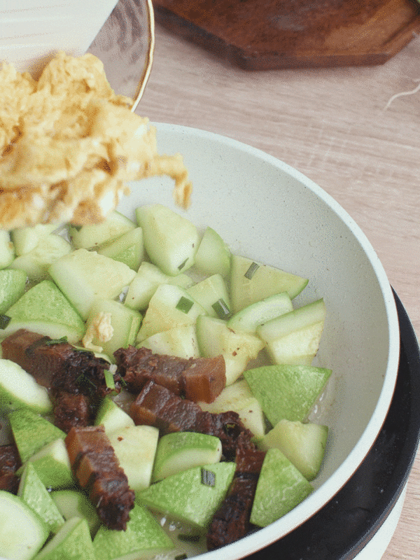 角瓜臘肉炒雞蛋的做法-家常味炒菜譜-易網健康養生網 角瓜臘肉炒雞蛋的做法-家常味炒菜譜