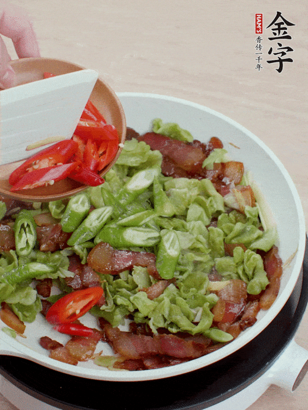 臘肉小炒萵筍干的做法-家常味炒菜譜-易網健康養生網 臘肉小炒萵筍干的做法-家常味炒菜譜