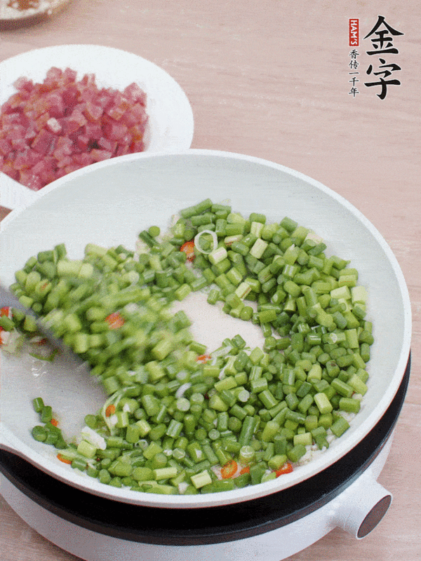 香腸小炒蒜苔的做法-香辣味炒菜譜-易網健康養生網 香腸小炒蒜苔的做法-香辣味炒菜譜