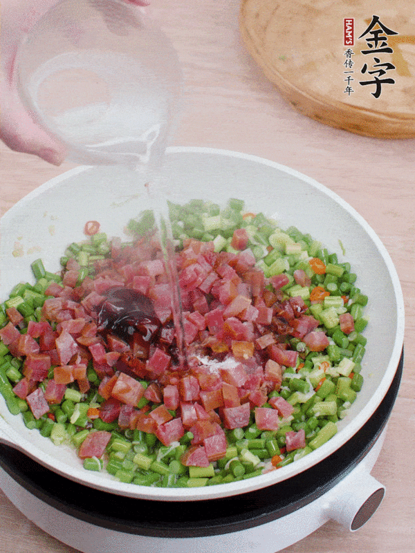 香腸小炒蒜苔的做法-香辣味炒菜譜-易網健康養生網 香腸小炒蒜苔的做法-香辣味炒菜譜