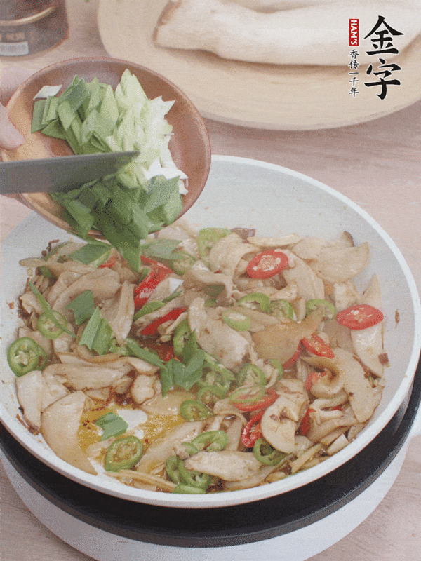 火腿醬干鍋杏鮑菇的做法-咸鮮味干鍋菜譜-易網健康養生網 火腿醬干鍋杏鮑菇的做法-咸鮮味干鍋菜譜