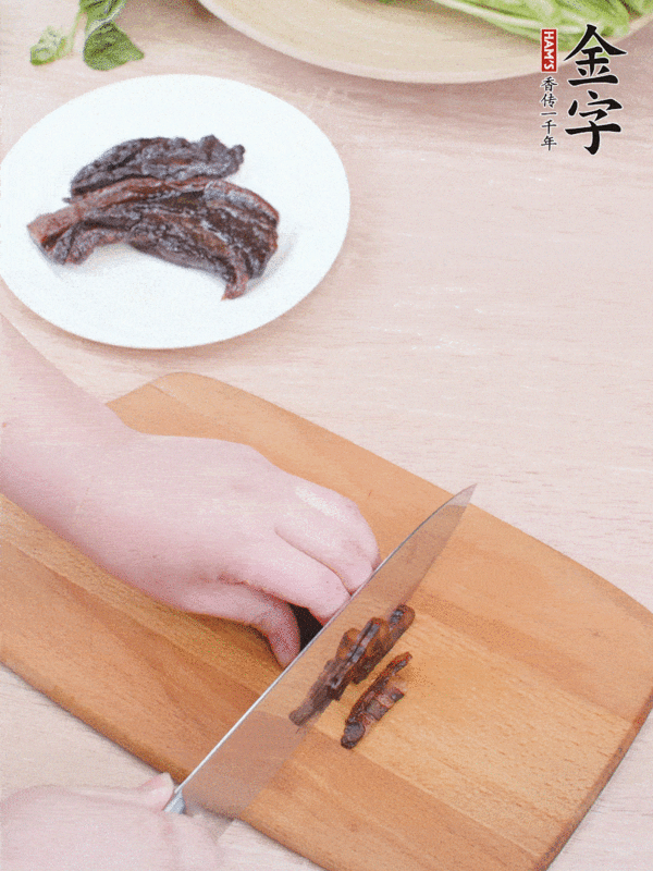 醬油肉炒空心菜的做法-家常味炒菜譜-易網<a href=http://www.aoa7937.com/ target=_blank class=infotextkey>健康養生</a>網 醬油肉炒空心菜的做法-家常味炒菜譜