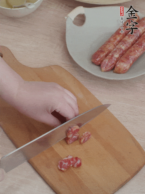 香腸蒸蠶豆的做法-家常味蒸菜譜-易網(wǎng)<a href=http://www.aoa7937.com/ target=_blank class=infotextkey>健康養(yǎng)生</a>網(wǎng) 香腸蒸蠶豆的做法-家常味蒸菜譜