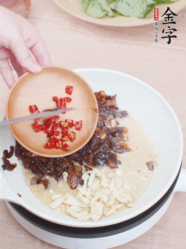 醬油肉炒空心菜的做法-家常味炒菜譜-易網健康養生網 醬油肉炒空心菜的做法-家常味炒菜譜