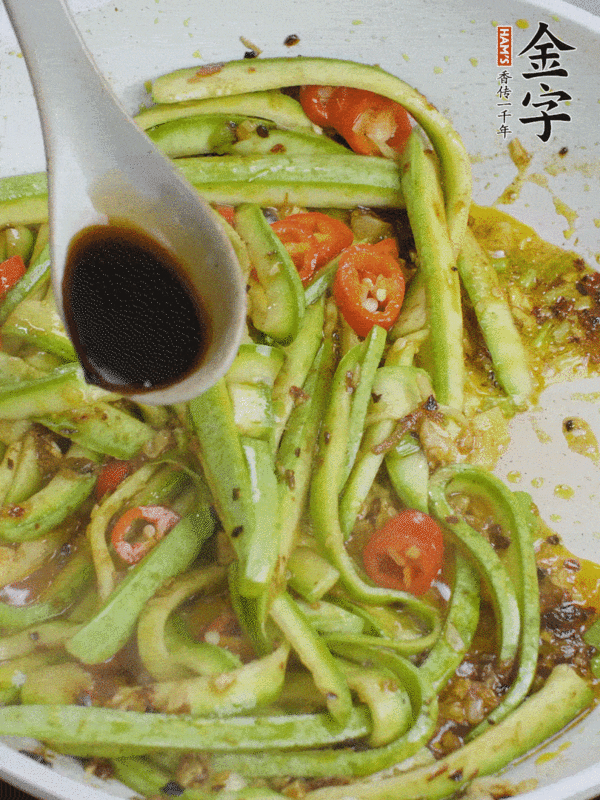 火腿醬炒西葫蘆的做法-麻辣味炒菜譜