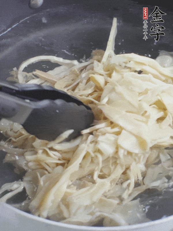 醬油肉干煸糯米筍的做法-香辣味炒菜譜-易網(wǎng)健康養(yǎng)生網(wǎng) 醬油肉干煸糯米筍的做法-香辣味炒菜譜