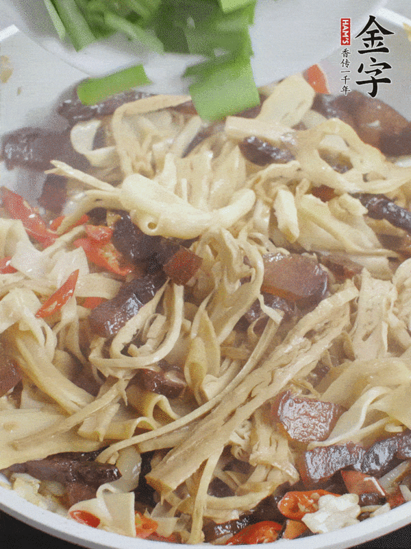 醬油肉干煸糯米筍的做法-香辣味炒菜譜-易網(wǎng)健康養(yǎng)生網(wǎng) 醬油肉干煸糯米筍的做法-香辣味炒菜譜