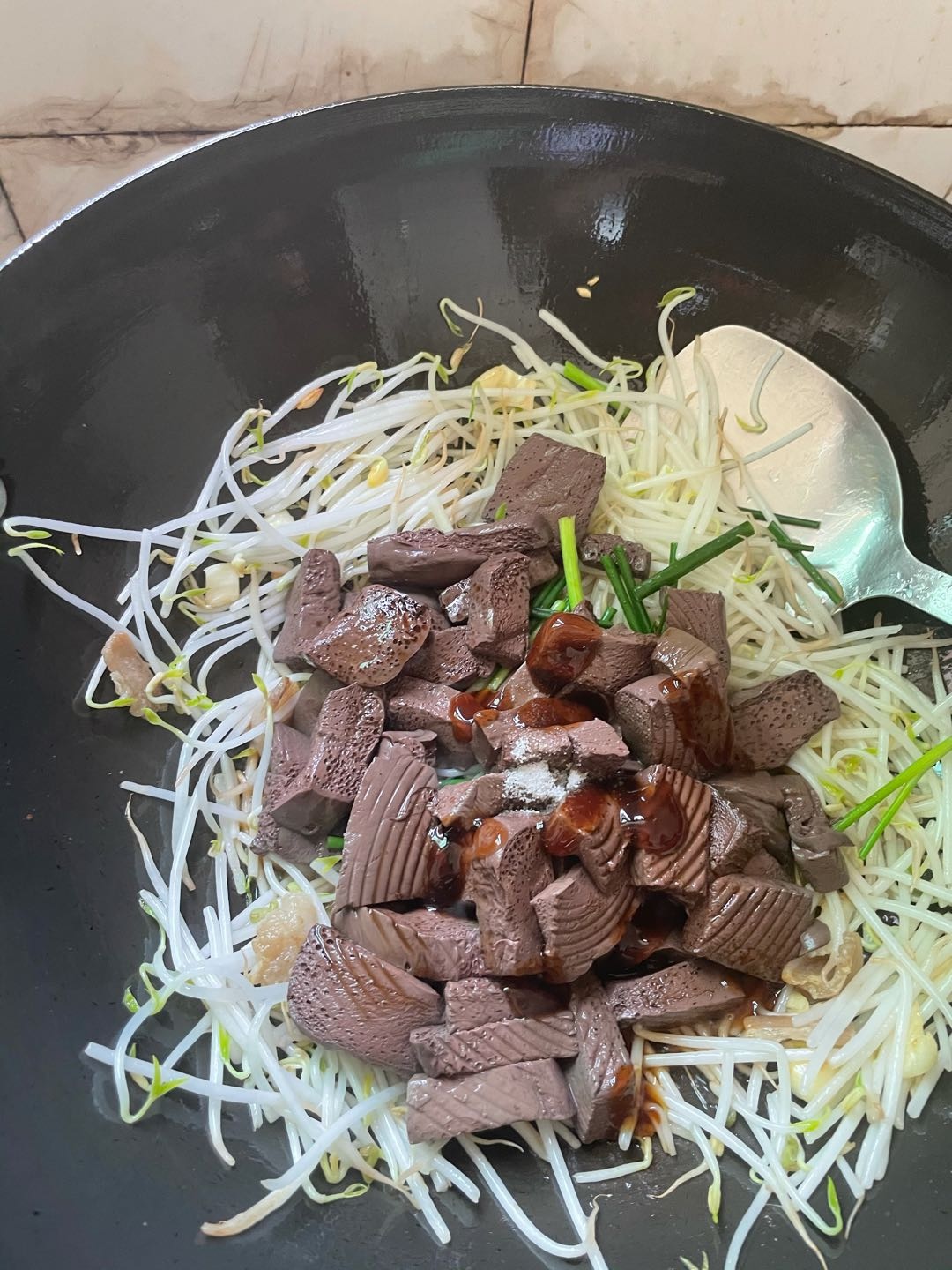 炒豬血的做法-咸鮮味炒菜譜-易網健康養生網 炒豬血的做法-咸鮮味炒菜譜