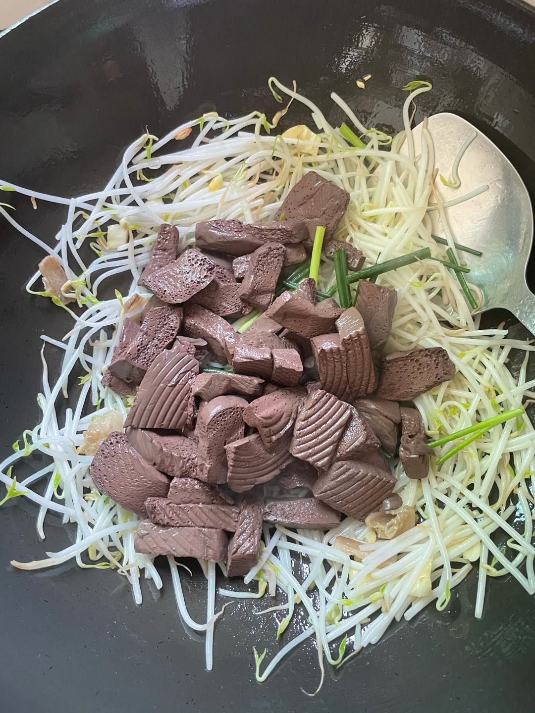 炒豬血的做法-咸鮮味炒菜譜-易網健康養生網 炒豬血的做法-咸鮮味炒菜譜