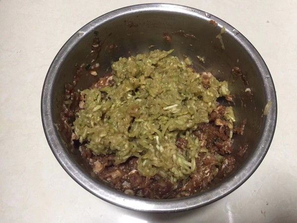 茄子豬肉餃的做法-家常味煮菜譜-易網健康養生網 茄子豬肉餃的做法-家常味煮菜譜