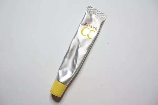  不同膚質(zhì)保濕要做到潤而不膩 這些科普不得不學(xué) 