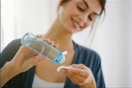 護膚品要成套用還是混著用?精致護膚才是真道理-易網(wǎng)健康養(yǎng)生網(wǎng) 護膚品要成套用還是混著用?精致護膚才是真道理