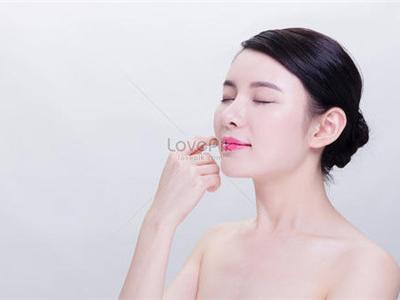 夏季抗痘美白指南，十大注意事項(xiàng)遠(yuǎn)離長(zhǎng)痘痘煩惱