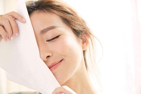 改善油性肌膚的方法，夏日女性怎么保持清爽妝感