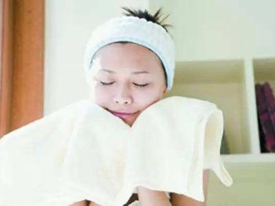 改善油性肌膚的方法，夏日女性怎么保持清爽妝感