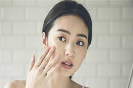 肌膚老是出現痤瘡、痘痘等問題，四個原因讓你恍然大悟