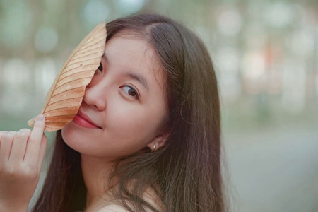 女生皮膚曬傷了怎么辦通紅疼痛，教你曬后修復方法