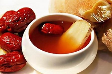 皮膚下巴長痘是激素失調(diào)，女性調(diào)理月經(jīng)的四個(gè)方法