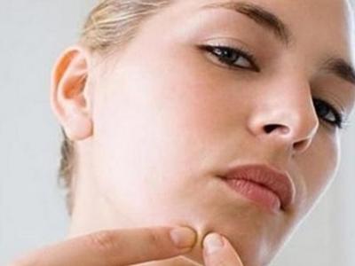 皮膚下巴長痘是激素失調(diào)，女性調(diào)理月經(jīng)的四個(gè)方法