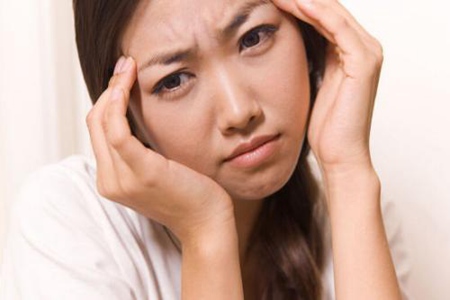 女性早上眼睛腫了是什么原因，快速消腫的四個方法