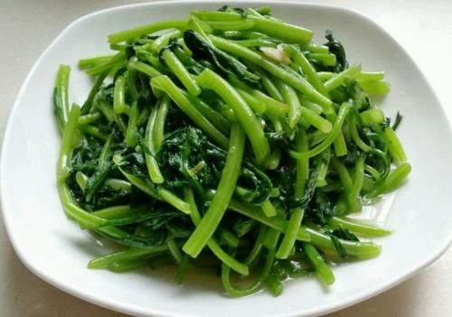 茼蒿怎么吃?小編分享四種家常做法-易網<a href=http://www.aoa7937.com/ target=_blank class=infotextkey>健康養生</a>網 茼蒿怎么吃?小編分享四種家常做法