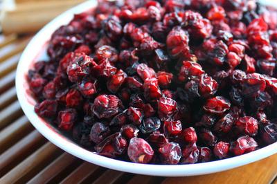五味子怎么吃?分享五種吃法-易網健康<a href=http://www.aoa7937.com/jkys/ target=_blank class=infotextkey>養生</a>網 五味子怎么吃?分享五種吃法