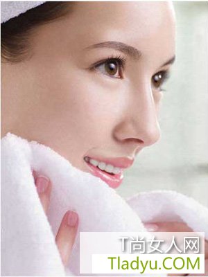 冬季女性肌膚易上火 三招為肌膚降降火-易網(wǎng)健康<a href=http://www.aoa7937.com/jkys/ target=_blank class=infotextkey>養(yǎng)生</a>網(wǎng) 冬季女性肌膚易上火 三招為肌膚降降火