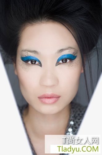 圣誕節亮片妝 Party閃出光彩-易網健康養生網 圣誕節亮片妝 Party閃出光彩