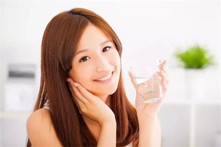 水痘的癥狀和治療，成年人長了水痘應該怎么辦？
