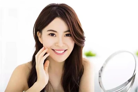 水痘的癥狀和治療，成年人長了水痘應該怎么辦？