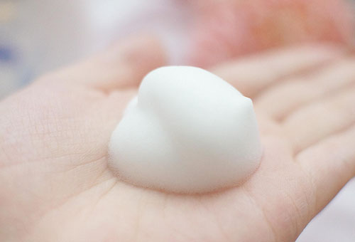 潔面乳和洗面奶有什么區別？如何正確使用潔面產品
