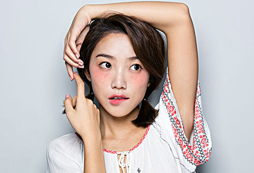 臉上長黃褐斑怎么祛除 3個妙招改善黃褐斑問題-易網<a href=http://www.aoa7937.com/ target=_blank class=infotextkey>健康養生</a>網 臉上長黃褐斑怎么祛除 3個妙招改善黃褐斑問題