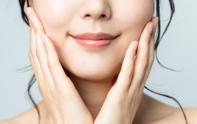 臉很干燥怎么辦?臉很干燥的補水方法-易網健康<a href=http://www.aoa7937.com/jkys/ target=_blank class=infotextkey>養生</a>網 臉很干燥怎么辦?臉很干燥的補水方法