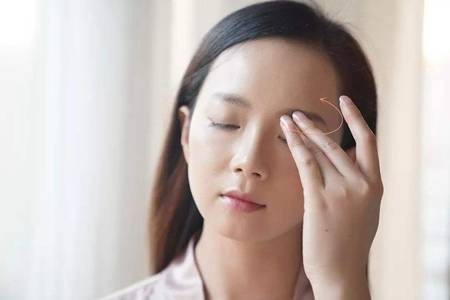 眼霜的正確使用方法步驟，做好眼部護(hù)理去除眼尾紋