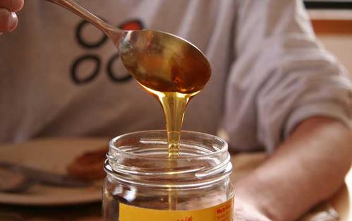 經(jīng)常喝蜂蜜水對(duì)皮膚有什么好處 如何正確喝蜂蜜水