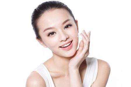 女性面部脂溢性皮炎怎么治，臉上出油多長痘注意六件事情