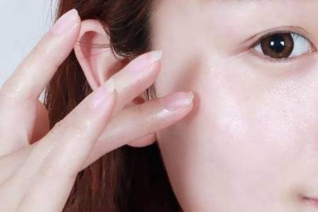 眼霜什么時候用 注意這幾點減少細紋和眼袋