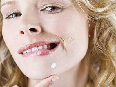 女人下巴長(zhǎng)痘痘是怎么回事  2種小方式迅速消除臉上青春痘