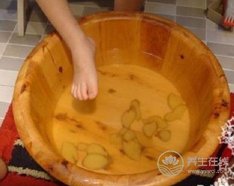 生姜泡腳去腳氣腳臭的方法