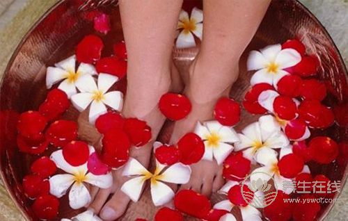夏天可以用熱水泡腳嗎?夏天泡腳應注意什么? 夏天可以用熱水泡腳嗎?夏天泡腳應注意什么?