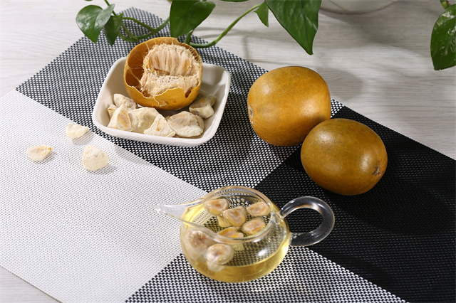 秋天上火適合吃羅漢果嗎?羅漢果的食用方法-易網(wǎng)健康<a href=http://www.aoa7937.com/jkys/ target=_blank class=infotextkey>養(yǎng)生</a>網(wǎng) 秋天上火適合吃羅漢果嗎?羅漢果的食用方法