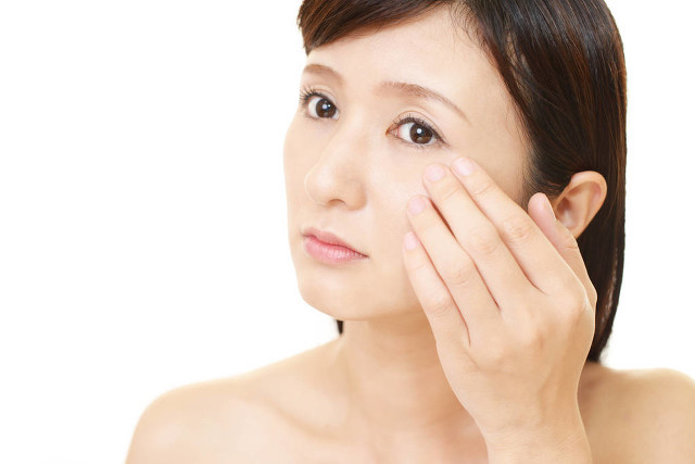 春節(jié)皮膚過(guò)敏癢,有些什么問(wèn)題要注意?-易網(wǎng)健康<a href=http://www.aoa7937.com/jkys/ target=_blank class=infotextkey>養(yǎng)生</a>網(wǎng) 春節(jié)皮膚過(guò)敏癢,有些什么問(wèn)題要注意?
